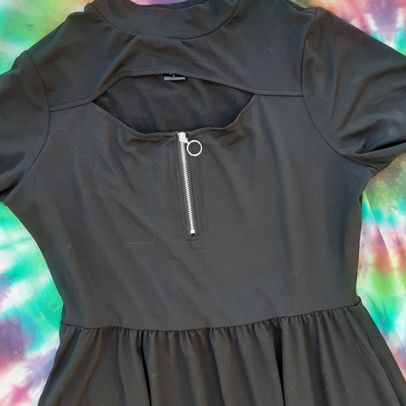 Sold. Hot Topic o ring keyhole skater dress - Picture 6 of 10